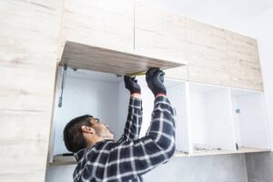 installing kitchen cabinet